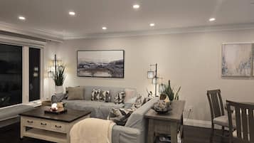 House, 2 Bedrooms | Living room