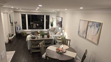 House, 2 Bedrooms | Dining room