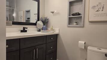 House, 2 Bedrooms | Bathroom