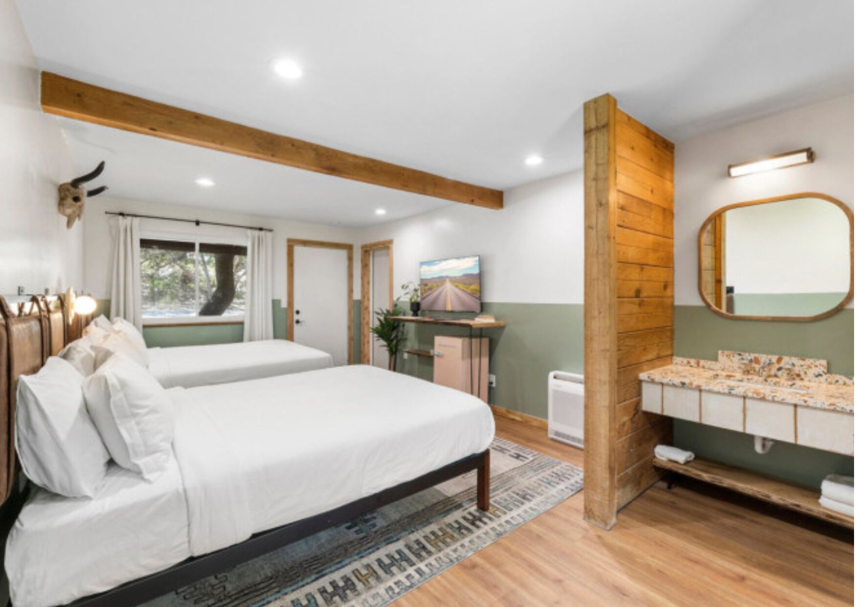 1 habitación, tabla de planchar con plancha, wifi gratis y ropa de cama 