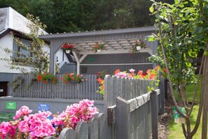 Property grounds - Lochiel Apartment Self Catering (Fort William)