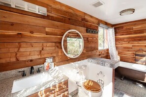 Toallas, jabón, papel de baño 