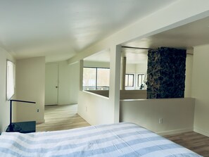 2 bedrooms, desk, free WiFi, bed sheets - Cozy 2BR Beach Side Cottage - Short Walk to Beach & Flagler Ave - Pet Friendly (New Smyrna Beach)