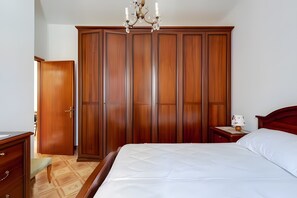 Room - Holiday Home 'Villa Sa Mora' with Sea View, Shared Garden and Air Conditioning (Mandriola)