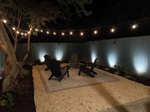 2-BR, 2.5 bath Upscale Auburn townhome: TWO KING beds + Under 1 mile to Toomer's