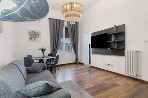 TV - Apartment 'Home Experience - Perla Grigia' with Air Conditioning (Bari)