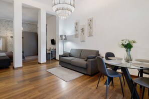 TV - Apartment 'Home Experience - Perla Grigia' with Air Conditioning (Bari)
