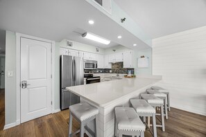 Dishwasher, dining tables - Mainsail 273 - Gulf-Front, Wonderful Onsite Amenities, Free Beach Service! (Miramar Beach)