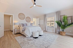 4 slaapkamers, een strijkplank/strijkijzer, wifi, beddengoed