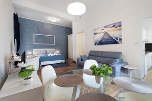 Interior - Apartment 'Home Experience - White Charme' with Sea View, Wi-Fi and Air Conditioning (Bari)