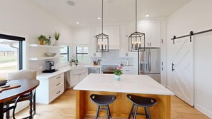 Private kitchen - Luxury Living with Private Pool & Movie Theater (Bryan)