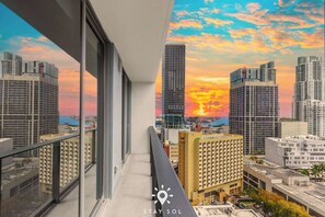Property grounds - Work & Relax - Elegant 2BR–2BA Miami Retreat (Miami)
