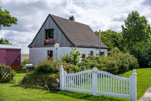 Exterior - Holiday Home 'Cora' with Private Terrace, Private Garden and Wi-Fi (Wesselburenerkoog)