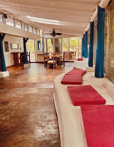 Casa  rústica rodeada de naturaleza, te desconectas  y respiras aire puro.