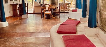 Casa  rústica rodeada de naturaleza, te desconectas  y respiras aire puro.