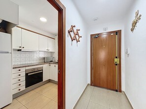 Fridge, microwave, oven, coffee/tea maker - LA SOLANA Roses / Roses - INTERimmo (Rosas / Roses)