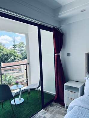1 bedroom, iron/ironing board, WiFi, bed sheets - Casa Burgundy

GYM|Fast WI-FI| Peaceful environment (Nairobi)