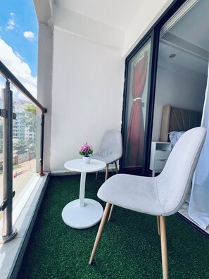 Property grounds - Casa Burgundy

GYM|Fast WI-FI| Peaceful environment (Nairobi)