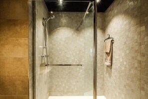 Bathroom - Bright apartment with panoramic views (La Rochelle)