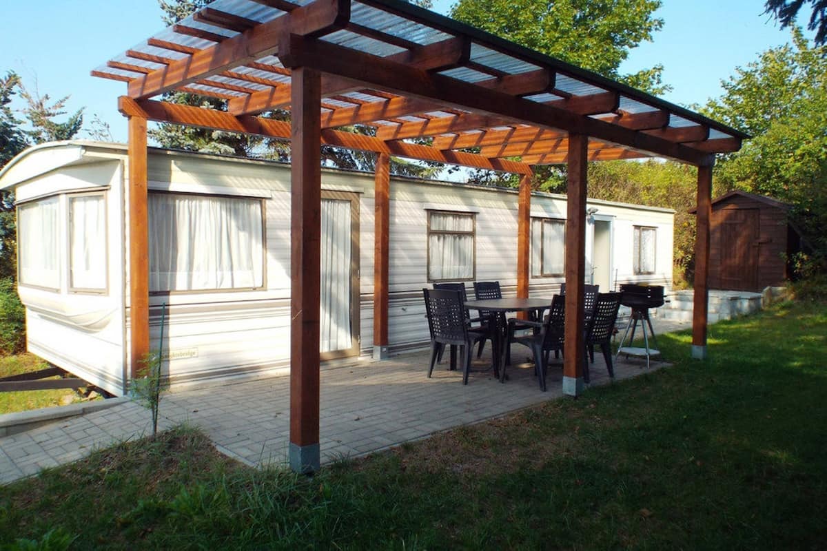 Mobile Home | Outdoor dining