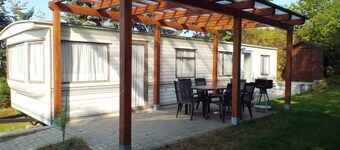 Mobile Home im Ferienpark mit Seezugang