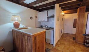 Fridge, microwave, coffee/tea maker - Ocean view and pool near the beach (Biarritz)