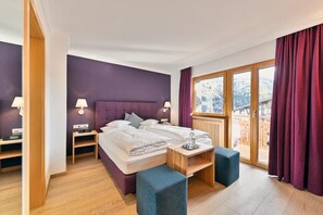 Premium bedding, travel cot, free WiFi, bed sheets