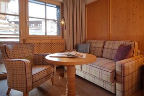 Deluxe Double Room, Balcony, Mountain View | Living area - Hotel Petersboden (Lech am Arlberg)