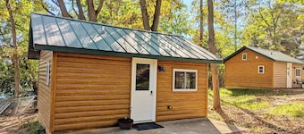 Fireside Cabin 10 - Family Studio with Bunks & Pet Friendly