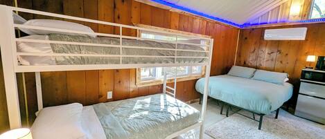 1 bedroom, desk, free WiFi