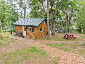 Exterior - Fireside Cabin 10 - Family Studio with Bunks & Pet Friendly (Baraboo)