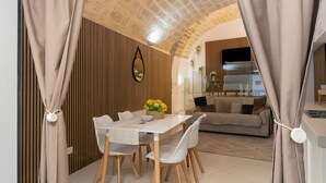 A dining area with a table, chairs, and a vase of flowers. - 'Lc Luxury' Apartment with Wi-Fi and Air Conditioning (Bari)
