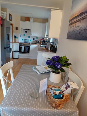 Private kitchen - Oak Cottage, Wester Lix, Killin
FK21 8RD (Killin)