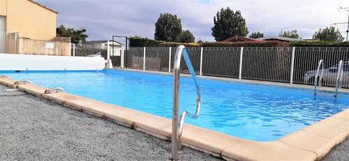 Chalet „Lilonna“ mit Gemeinschaftspool, WLAN und Klimaanlage