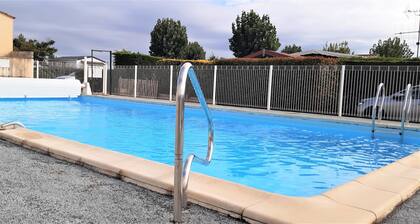 Chalet „Lilonna“ mit Gemeinschaftspool, WLAN und Klimaanlage