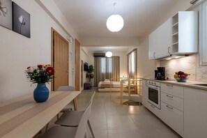 Fridge, oven, coffee/tea maker, electric kettle - Home Easy Kalamata - Central Nest, Prive Parking G1 (Kalamata)