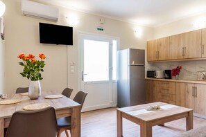 Dining - Villa Georgia 2 - A/C in All Rooms - Fast Wi-Fi - Sleeps 6 (Lefkimmi)