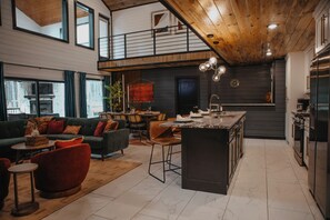Interior - NEW Luxury Private Pool, Pickleball, Mini Golf, Outdoor Cinema (Broken Bow)