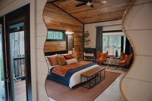 3 bedrooms, desk, iron/ironing board, travel cot - NEW Luxury Private Pool, Pickleball, Mini Golf, Outdoor Cinema (Broken Bow)