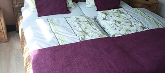 Guest House 'Apartment 4' with Shared Terrace