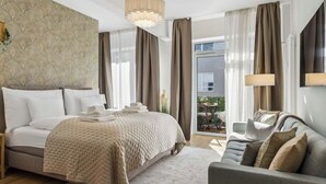 2 bedrooms, iron/ironing board, travel cot, free WiFi - Old Town Penthouse Maisonette | Private Rooftop (Zürich)