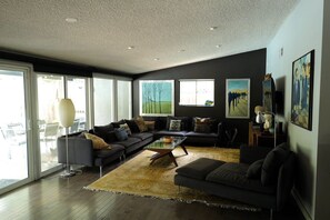 Living area - MIDCENTURY Valley Home (Los Angeles)