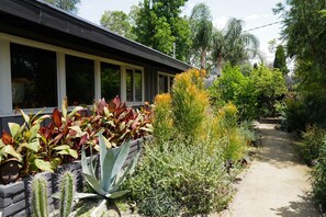 Exterior detail - MIDCENTURY Valley Home (Los Angeles)
