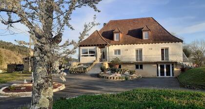 Chambre Perdrix – Room with Garden View and Pool Access