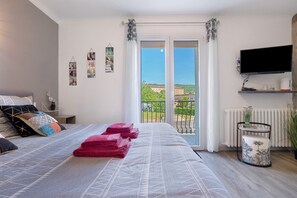 1 bedroom, WiFi, bed sheets - Chambre Perdrix – Room with Garden View and Pool Access (Sarlat-la-Canéda)