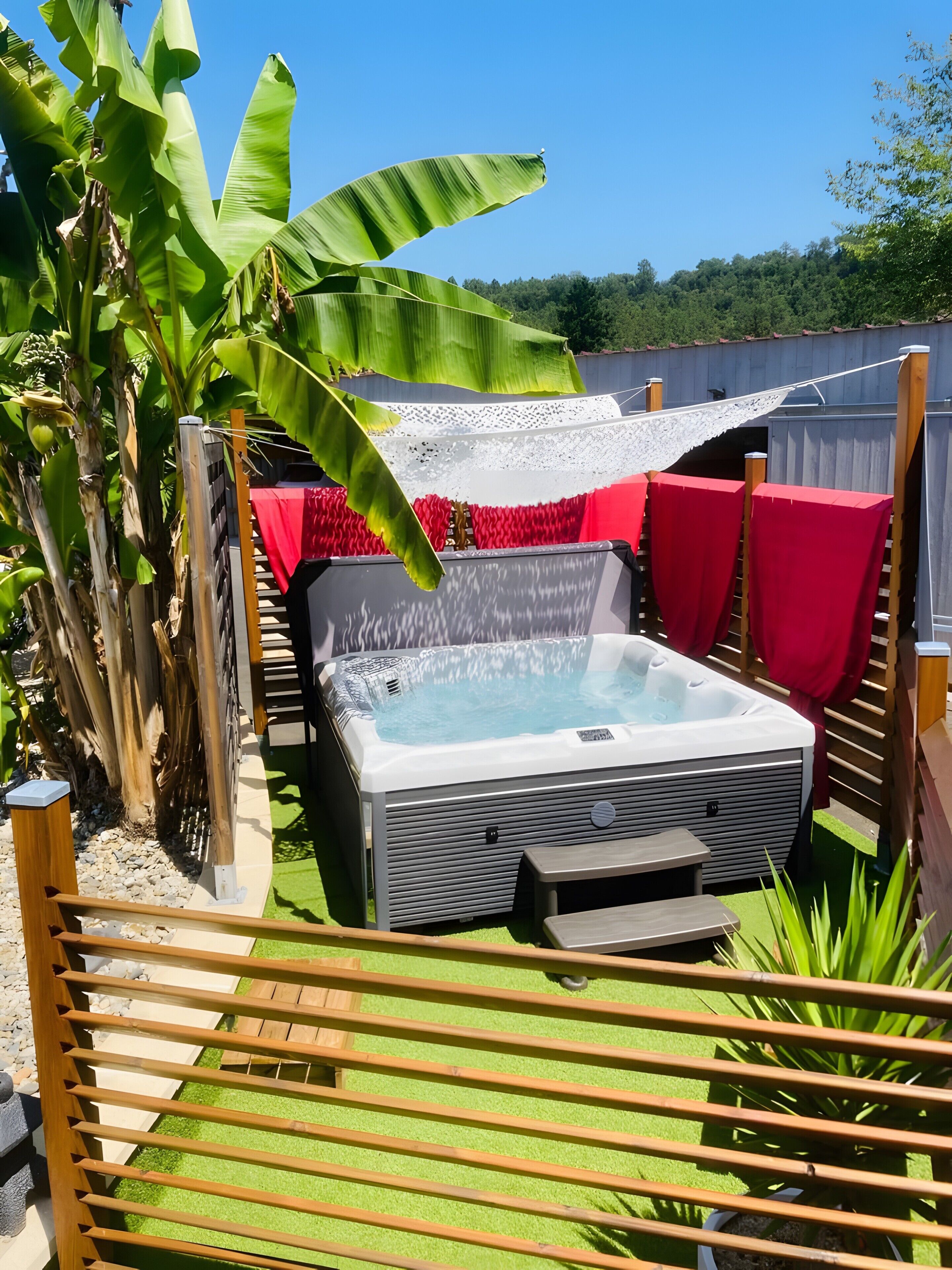 Bañera de hidromasaje al aire libre
