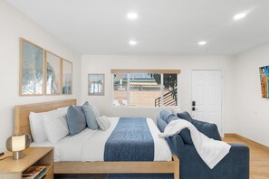 1 Schlafzimmer, Schreibtisch, Bügeleisen/Bügelbrett, Reisekinderbett