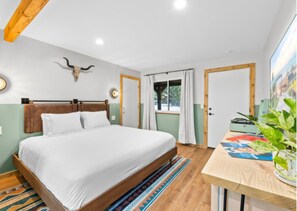 Room - Amazing King Room ADA Accessible - Bygone Hotel (Wimberley)