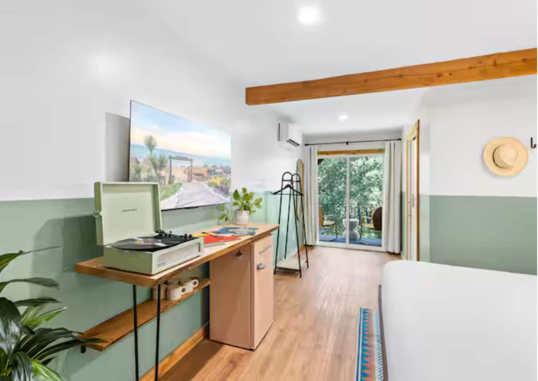 1 habitación, tabla de planchar con plancha, wifi gratis y ropa de cama 