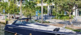 Luxury Yacht on Las Olas Riverwalk, Full Resort & Spa Access, downtown Location